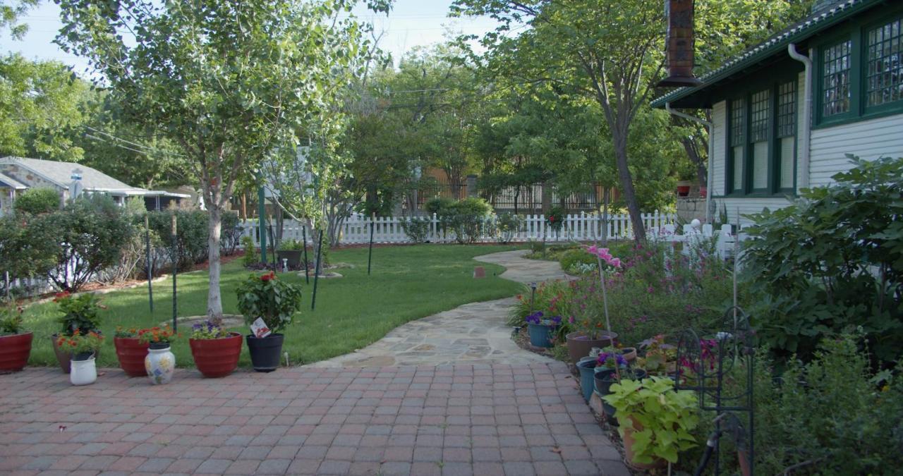 Granbury Gardens Bed And Breakfast Exterior foto
